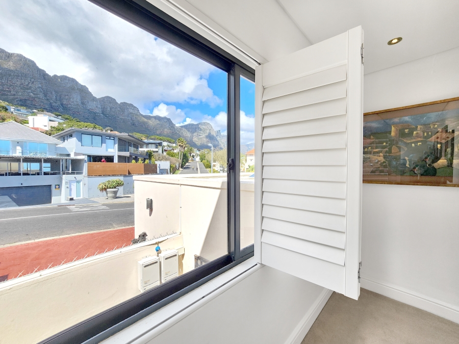 To Let 7 Bedroom Property for Rent in Camps Bay Western Cape